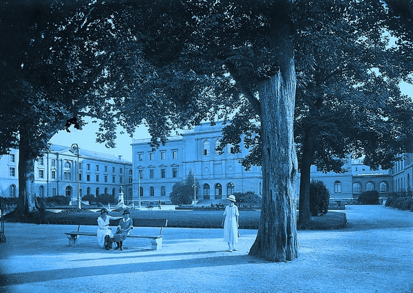 Парк возле Женевского Университета