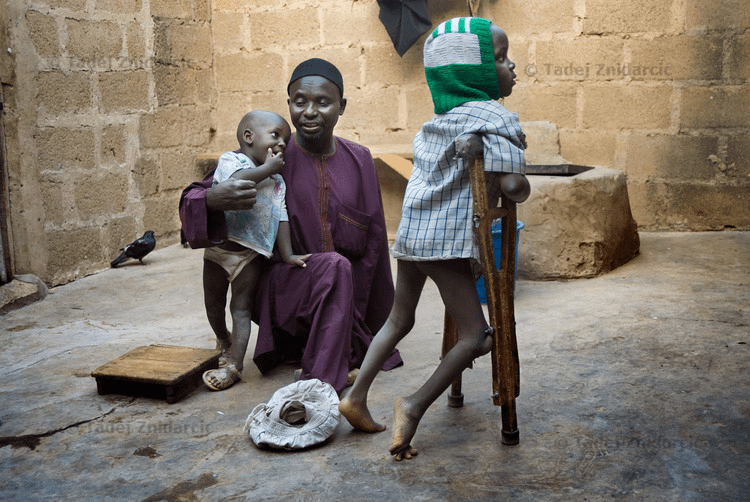 Жертвы полиомиелита в Нигерии