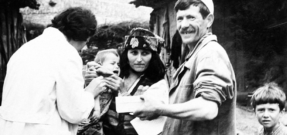 Подворовые обходы (осмотр, вакцинация) в Косово, 1972 год