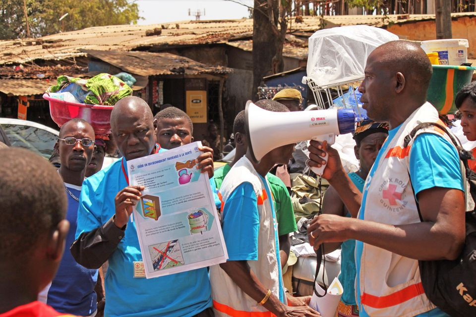 Информационная кампания про опасность заражения лихорадкой Эбола