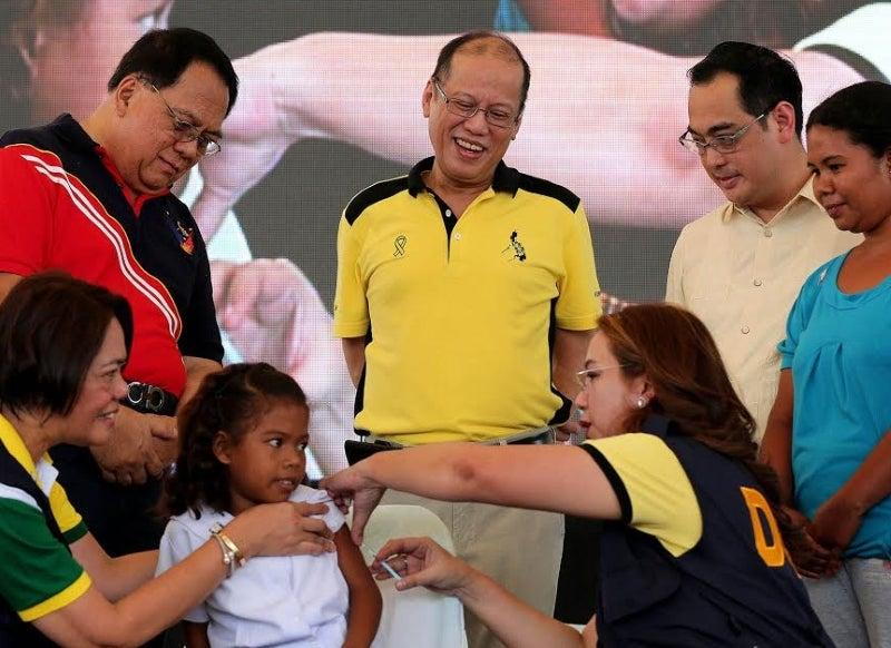 Бывший президент Филиппин Бениньо Акино III присутствует на презентации вакцины против лихорадки денге в 2016 году