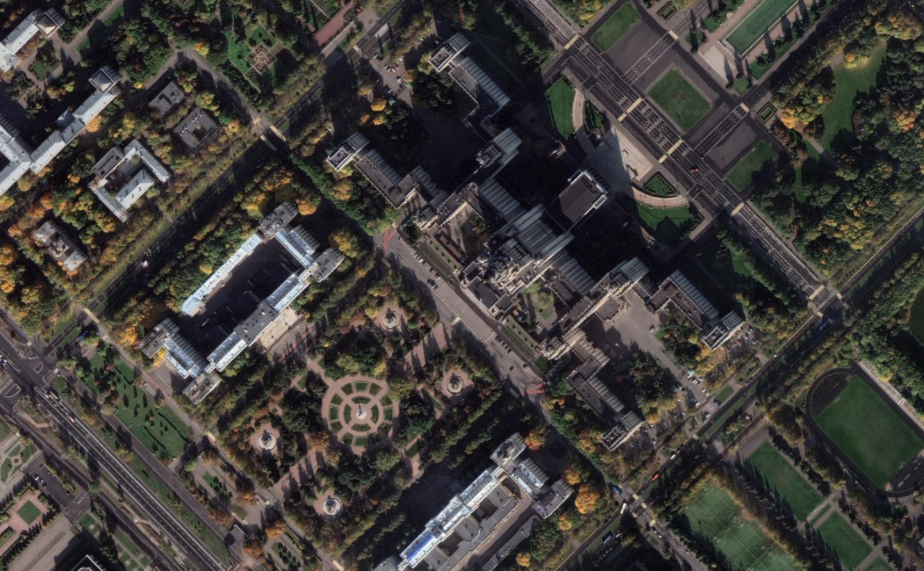 Спутниковый снимок главного здания МГУ: высота камеры 1400 метров