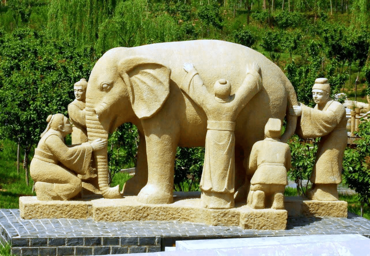 Скульптура по мотивам древнеиндийской притчи о слоне и слепых