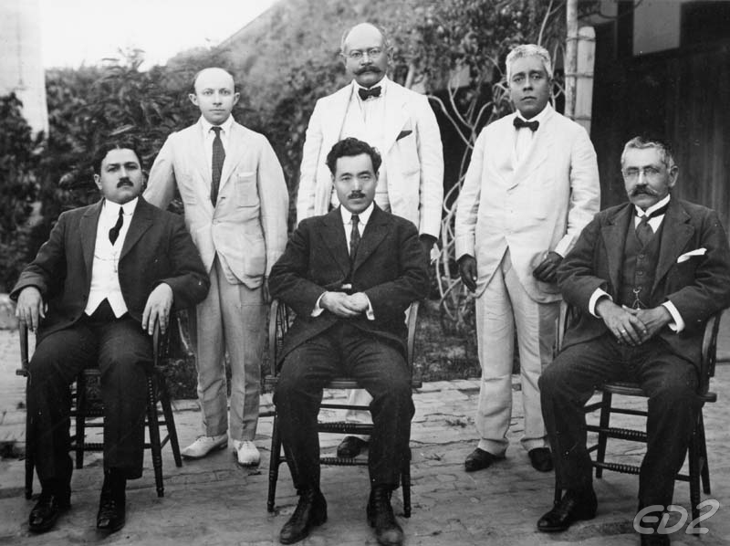 Клиглер (стоит слева). Ногути (сидит по центру). Пьюра (Перу). 1920