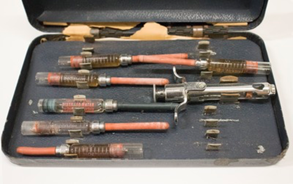 Предзаполненные шприцы, использовавшиеся во время Второй Мировой войны