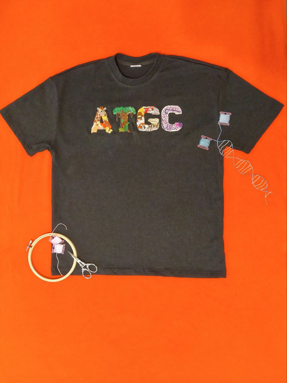 Футболка с вышивкой ATGC