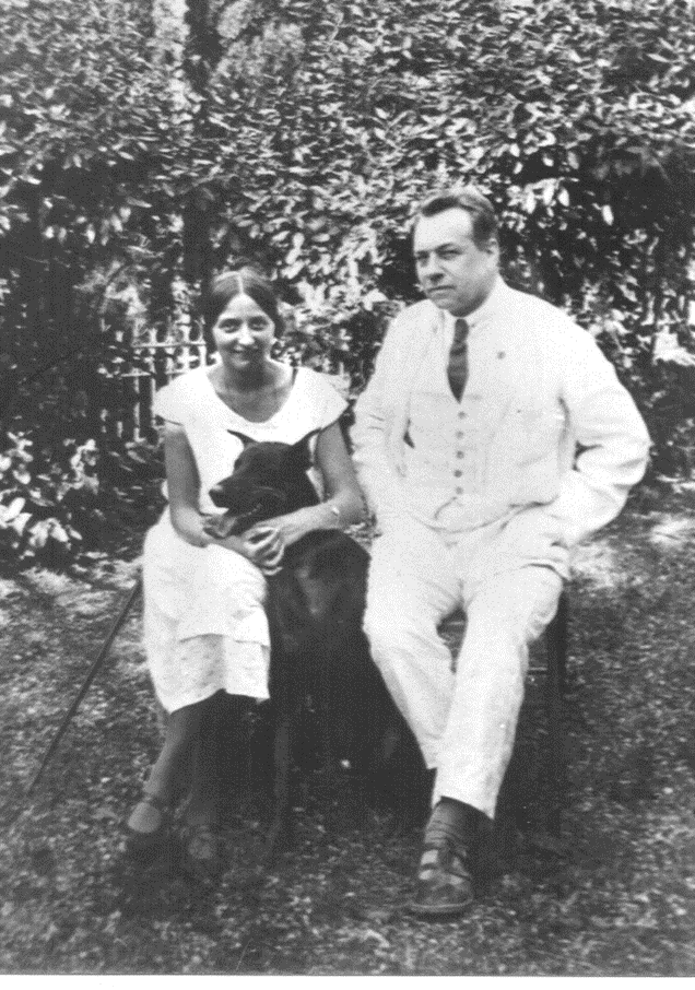 Павел Георгиев и Анастасия Георгиева (Воронцова-Вельяминова) на даче близ Ленинграда