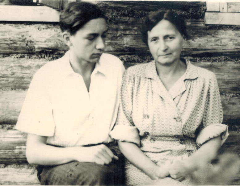 Анастасия Павловна с сыном Георгием Георгиевым