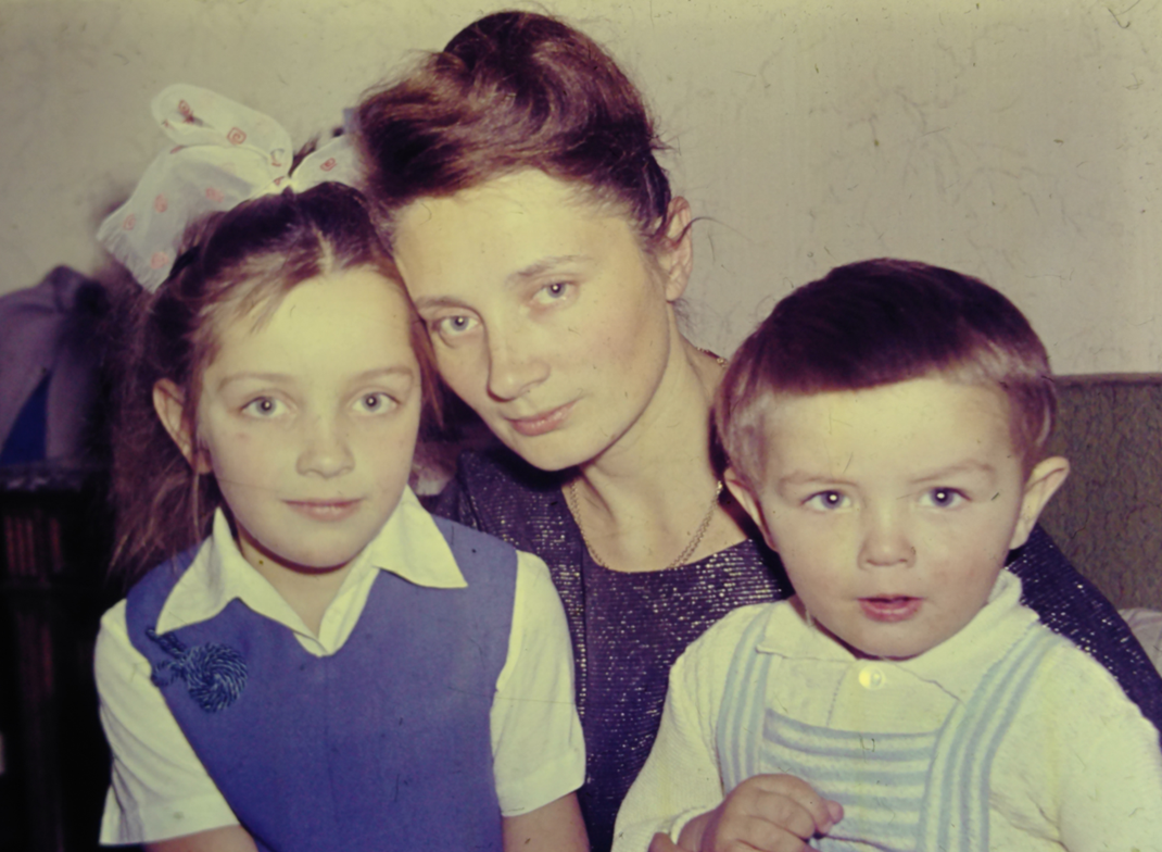 София и Павел Георгиевы с мамой