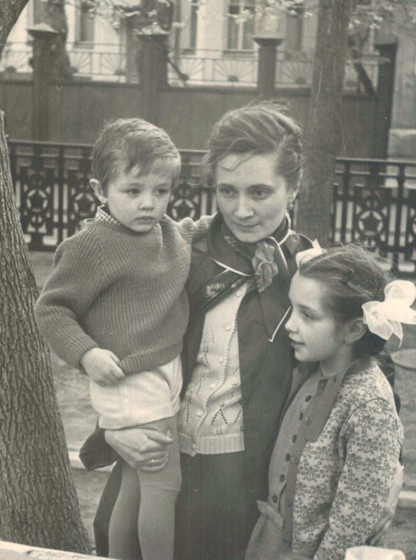 София и Павел Георгиевы с мамой