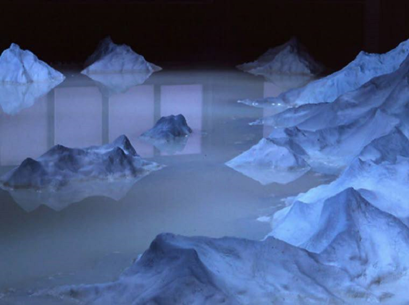 Инсталляция ледяного мира