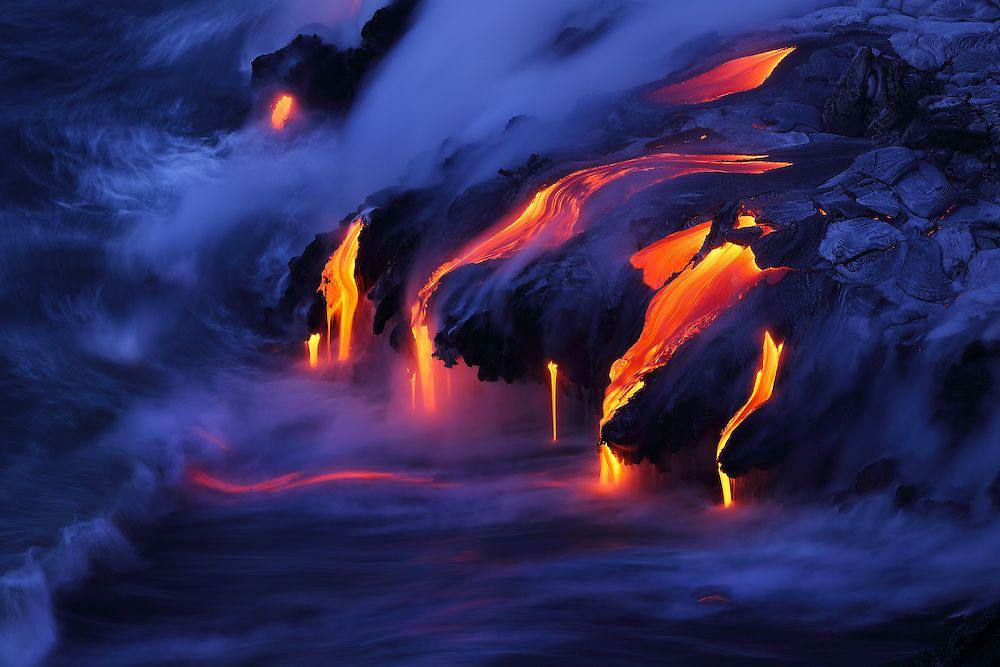 Силикатная магма, стекающая в океан