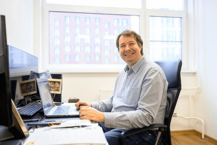 Антон Буздин: «Юлий Цезарь определял центр мира как то место, куда воткнуты орлы его легиона. Я стараюсь следовать его примеру»