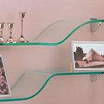 Стеклянные полки в маленькой квартире